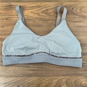 Lululemon Radiant Motion Bra In Rhino Grey Size 10 B/C with Pads